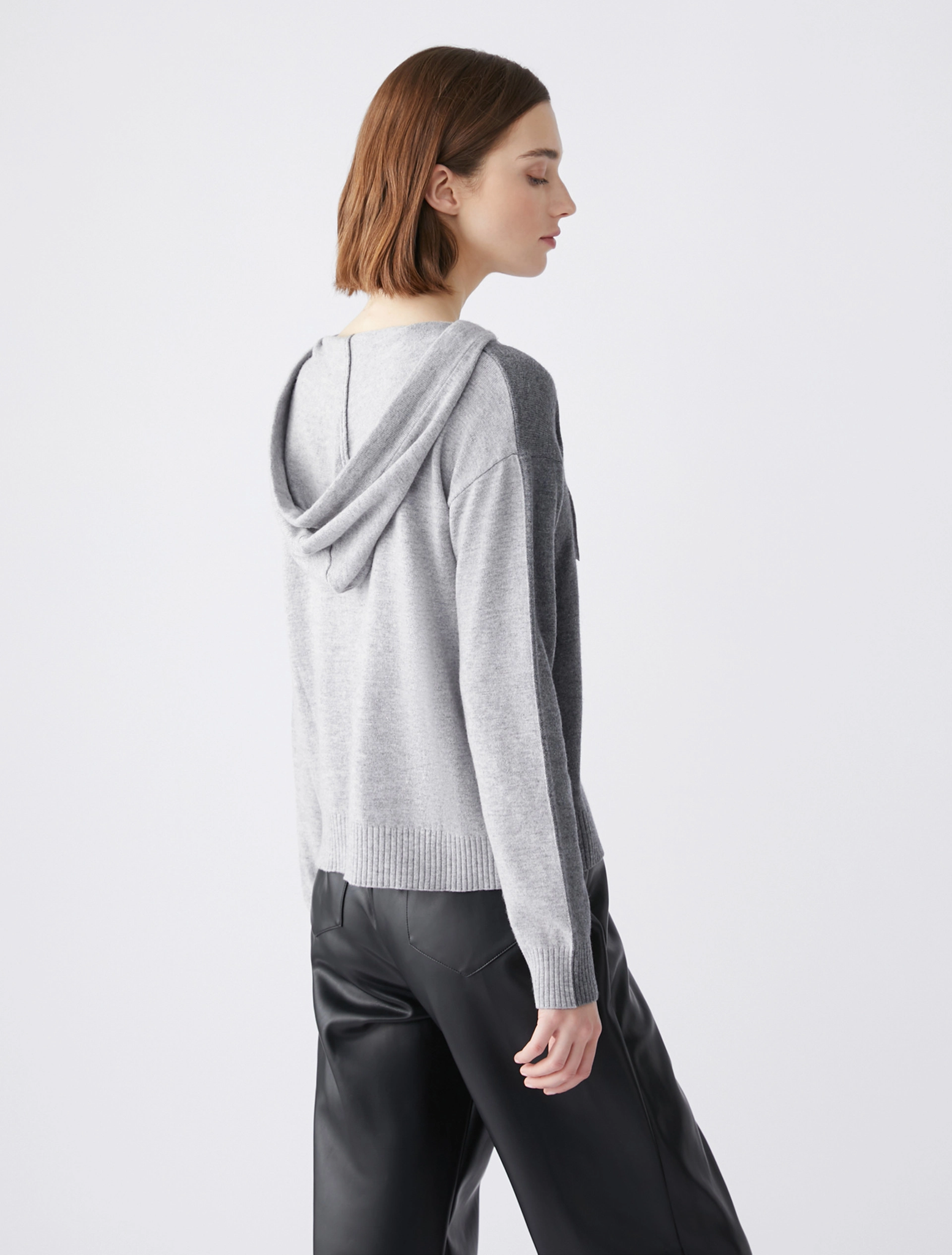 Felpa in Maglia con Cappuccio / Grigio - Ideal Moda