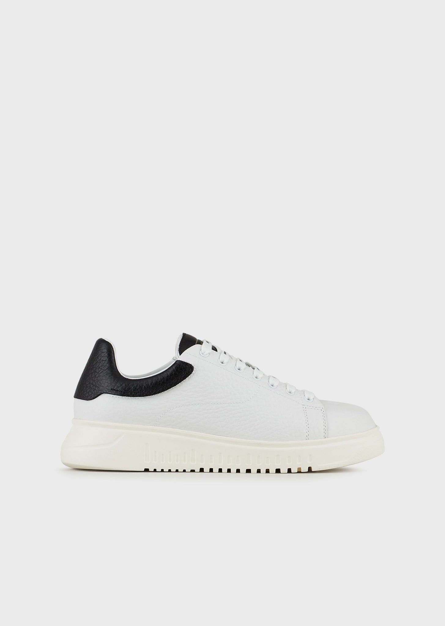 Sneakers in pelle con stringhe logate / Bianco - Ideal Moda