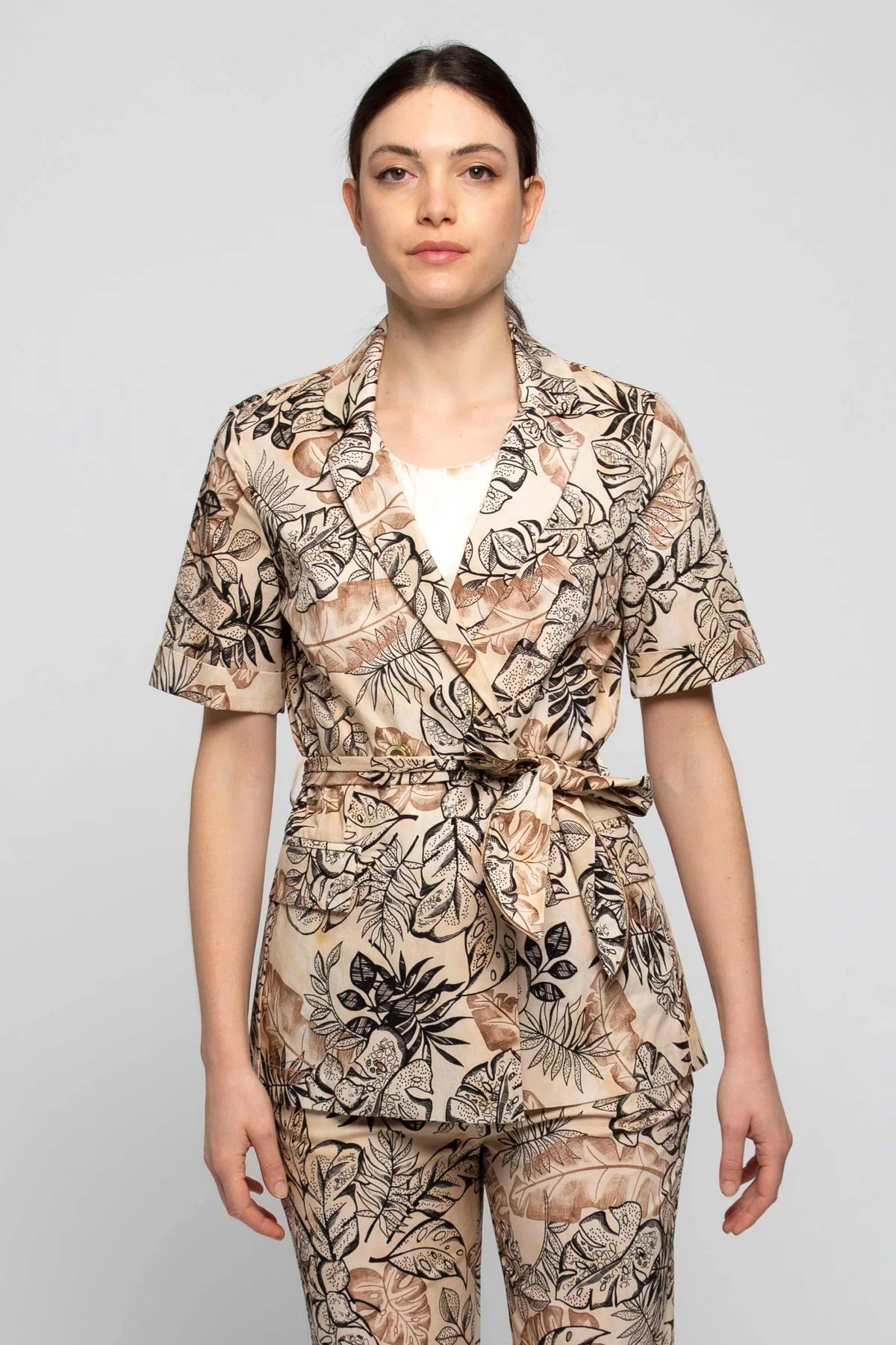 Short-Sleeved Jacket with Kocca Pattern / White